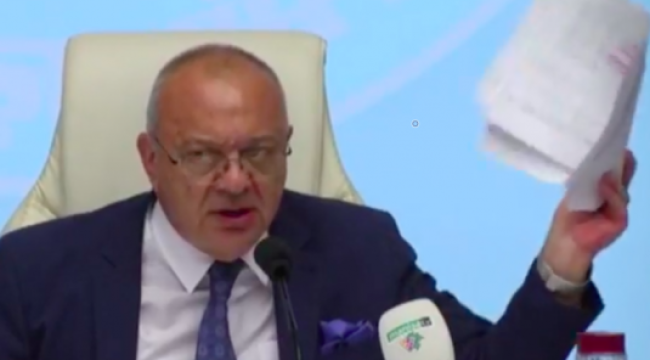 AKP ve MHP'li belediye meclis üyeleri başkan Ergün'ün arsa rantını akladı
