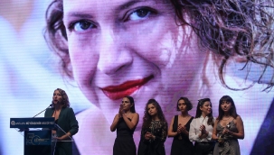 Altın portak'da ödülleri Karanlıkgece flimi topladı