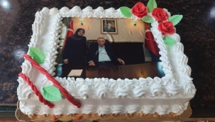 Aynil Yavaş'a süpriz doğum günü kutlaması