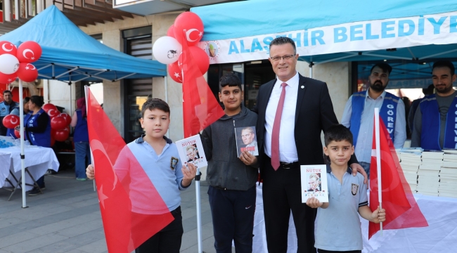 Başkan Nutuk dağıttı
