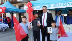 Başkan Nutuk dağıttı