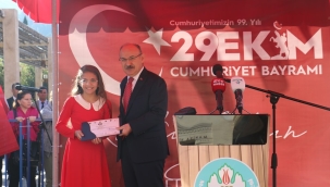"BU VATAN KİMİN"şiir okuma yarışmasını Dila Demirulus kazandı