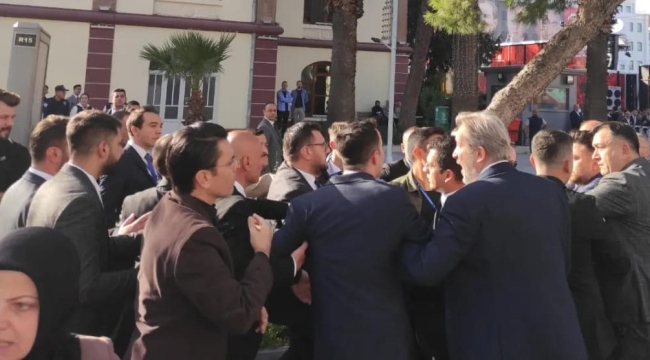 Cumhur ittifakı üyeleri arasında mitinğ alanında arbede çıktı