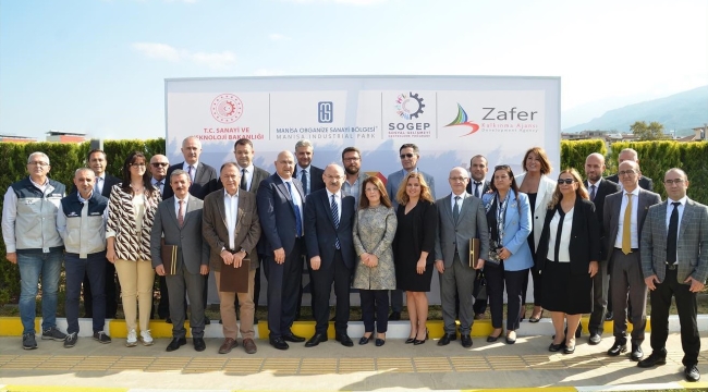 Engelli vatandaşlara istihdam atölyesi açan firmalara plaket