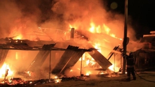 Kula'da yangında iki ev kül oldu