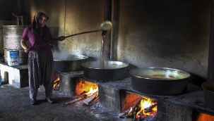 Pekmez kazanlarının altı ateşlendi