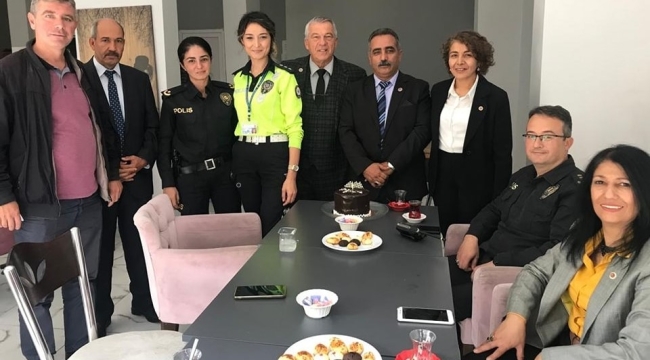 Polisten muhtarlara kutlama ziyareti