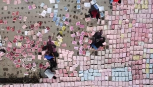 SGK'yı su bastı,selde ıslanan 70 bin dosya güneşte kurutuldu