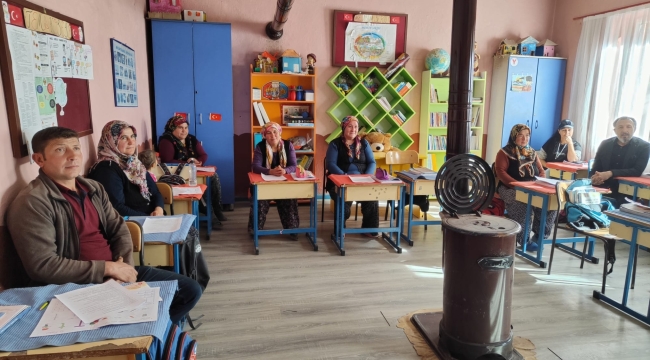 Aile okul projesi Demirci'de başladı