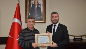 Akan mazbatasını aldı