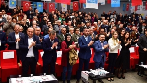 Akan tüm delegelerin oyunu aldı