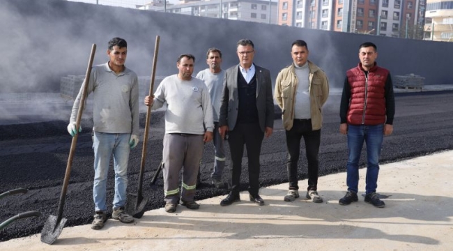 Alaşehir'de yeni otopark alanı asfaltlanıyor