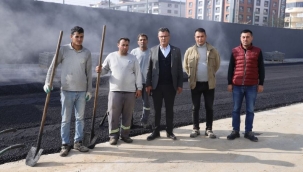 Alaşehir'de yeni otopark alanı asfaltlanıyor