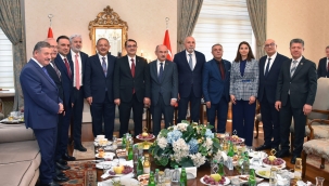 Bakan Dönmez vali Karadeniz'i ziyaret etti