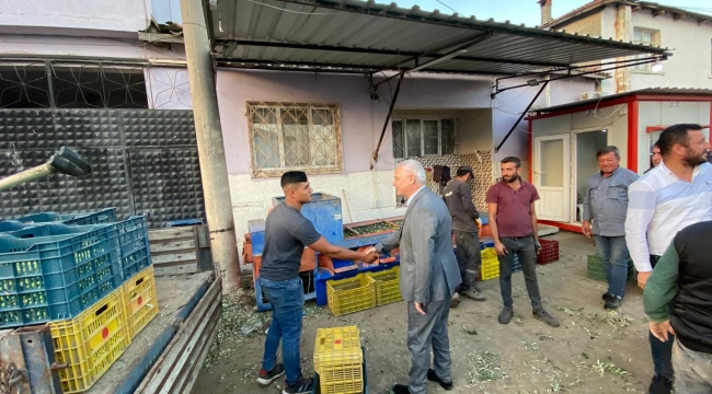 Başkan Bilgin Gökçeköy ve Seyitoba'da zeytin üreticileriyle buluştu