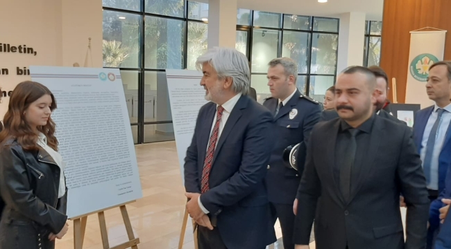 Başkan Hızlı, çocukların gözünden Atatürk sergisini gezdi