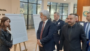 Başkan Hızlı, çocukların gözünden Atatürk sergisini gezdi