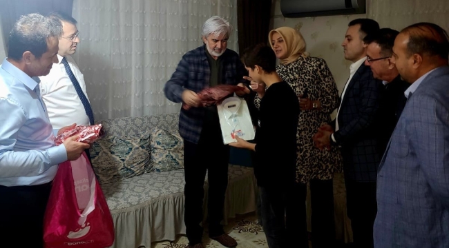 Başkan Hızlı yoksul çoçukları sevindirdi