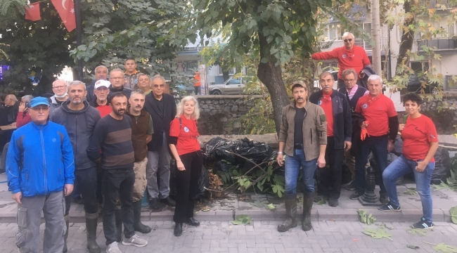 Belediyelerin 3 yıldır el atmadığı çaybaşı deresini çevre gönüllüleri temizledi