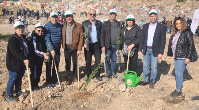 CHP'liler temiz hava,yeşil Soma için fidan dikti