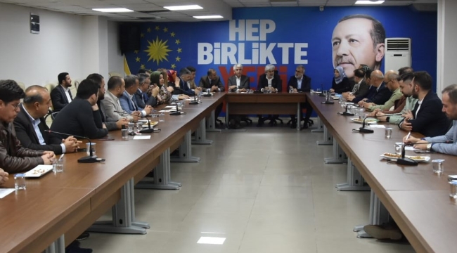 Eski enerji bakanı Yıldız,Manisa'da partililerle buluştu
