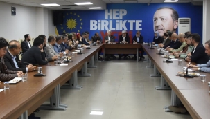 Eski enerji bakanı Yıldız,Manisa'da partililerle buluştu
