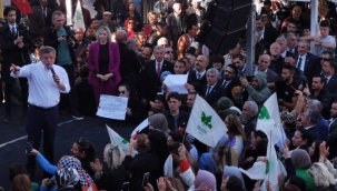 Gelecek partisi lideri Davutoğlu ''onlar gidecek biz geleceğiz''