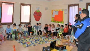 Polis öğrenci eğitim çalışmalarını sürdürüyor