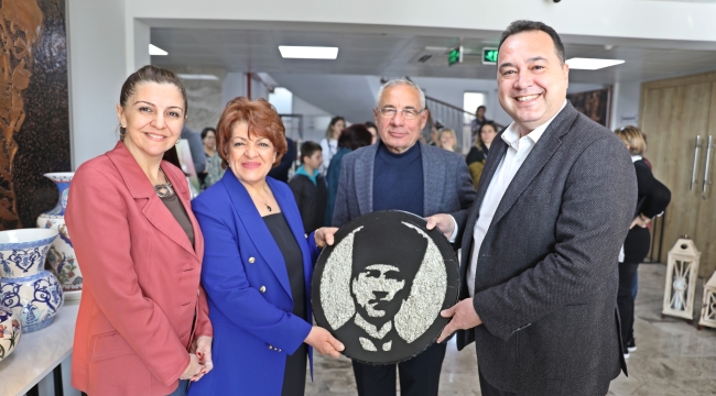 Şamlı'nın 'Fırçadan Cama' sergisi açıldı