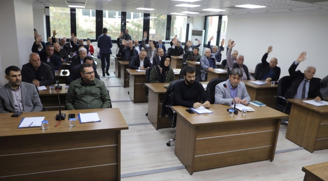Turgutlu belediyesi meclisinden MHP'liler arasında 'etek giy' tartışması