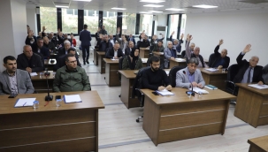 Turgutlu belediyesi meclisinden MHP'liler arasında 'etek giy' tartışması