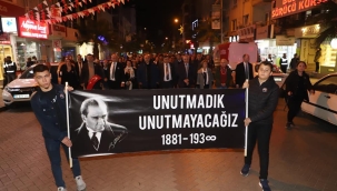 Turgutlu'da Atatürk'ü anma yürüyüşüne vatandaş seli
