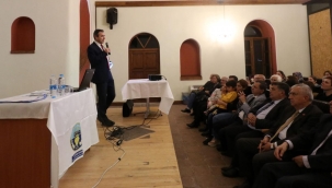 Turgutlu'da "Atatürk ve Cumhuriyet" söyleşisine yoğun ilgi