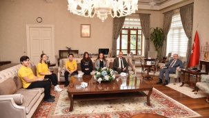 Vali Karadeniz öğrencilerin sorularını yanıtladı