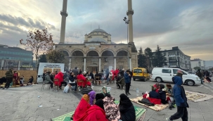 Vatandaşlar geceyi sokakta geçirdi