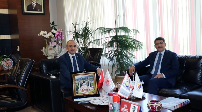 Ziyarette,Çelik,başkan Yılmaz'ı,Yılmaz'da başkan Çelik'i övdü