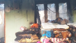 Ahmetli'de yangın ev kullanılmaz hale geldi