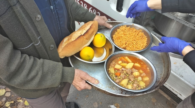 Akhisar Belediyesi'nden içleri ısıtan "sıcak bizmet"