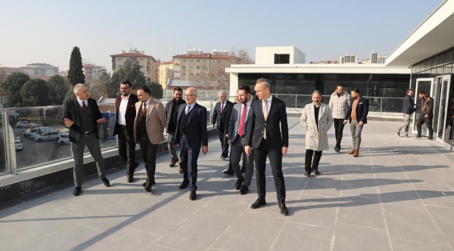 AKP heyeti müdür Öztürk'ü ziyaret etti