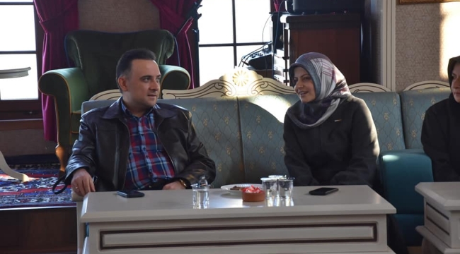 AKP'li kadınlar irfan meclisinde Baybatur'la buluştu