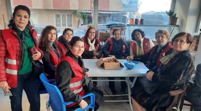 CHP'li kadınlar çarşı-pazar aile sigortasını anlattı