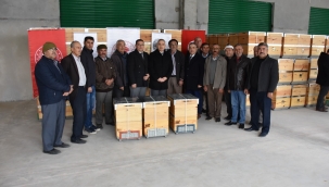Demirci'de "güçlü kovan güçlü arı "projesi kapsamında 240 kovan dağıtıldı