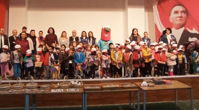 Demirci'de okullarda böcek şenliği