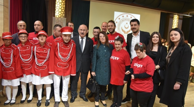 Engelliliklerin sergilediği gösteriler izleyenleri büyüledi 