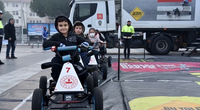 İçişleri bakanlığı mobil trafik eğitim tırı Manisa'da