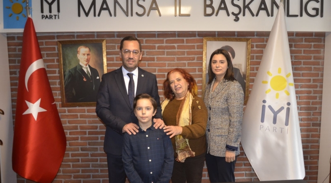 İYİ partili Önsoy, Manisa il başkanlığı için adaylığını açıkladı