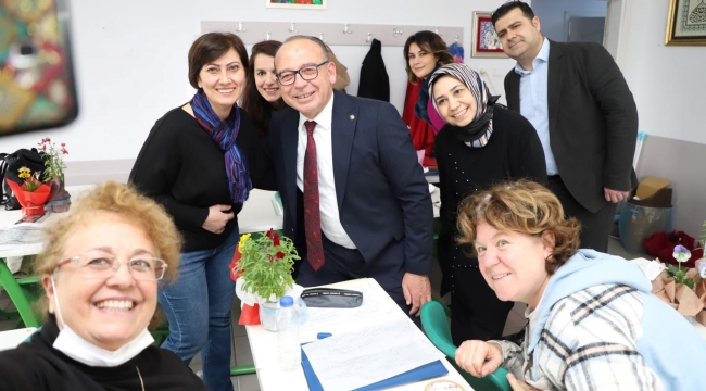 Turgutlu belediyesinden 18 dalda 500 kursiyere eğitim