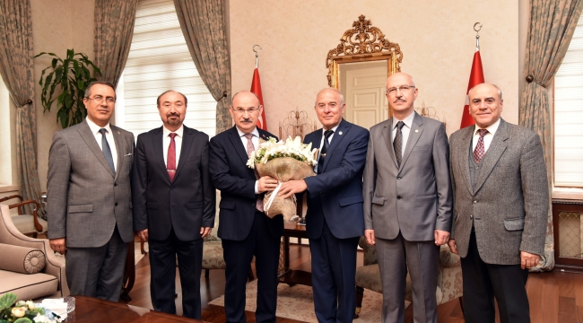 Türkiye emekli Astsubaylar derneği vali Karadeniz'i ziyaret etti
