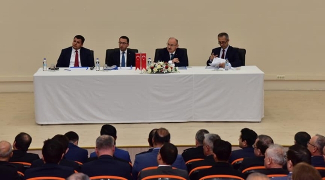 Vali Karadeniz Köprübaşında toplantılara katıldı