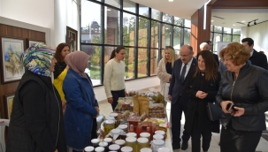 Vali Karadeniz ve eşi tanıtım sergisini gezdi